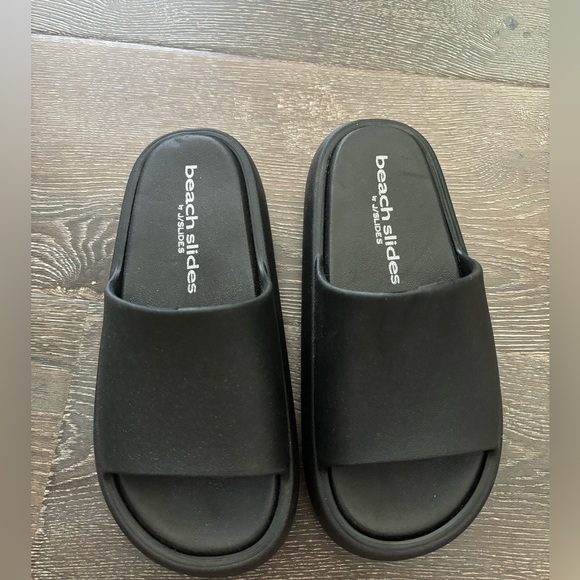 BEACH SLIDES by J/Slides
SQUISH SANDAL - Picture 2 of 4